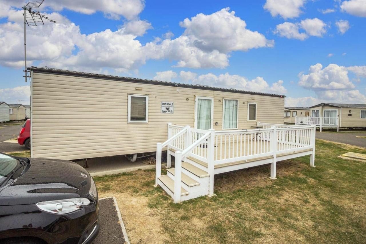 Hotel Caravan With Decking At Martello Beach Nearby Clacton-On-Sea Ref 29017Kv Zewnętrze zdjęcie
